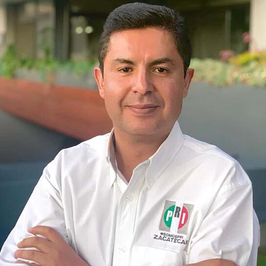 EN EL PRI NO SUELTAN A ENRIQUE