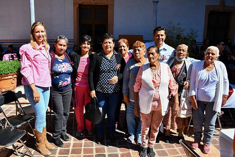 APLAUDE ALCALDE CONTRIBUCIÓN DE MUJERES RURALES