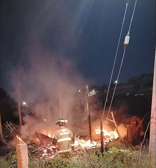 SOFOCAN INCENDIO EN LA COLONIA TIERRA Y LIBERTAD