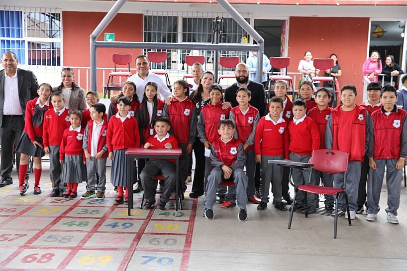 ENTREGAN MOBILIARIO A ESCUELA FELIPE ÁNGELES EN GUADALUPE