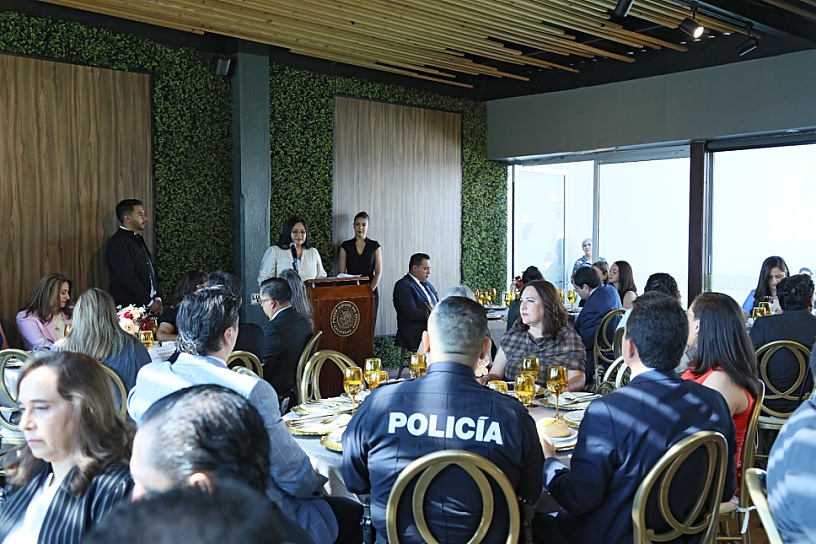 RECONOCEN A JUZGADORES CON MÁS DE 20 AÑOS DE TRAYECTORIA EN ZACATECAS