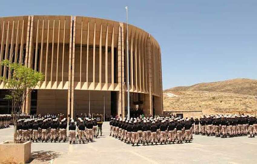 EXIGEN PADRES CERTEZA SOBRE FUTURO DE BACHILLERATOS MILITARIZADOS