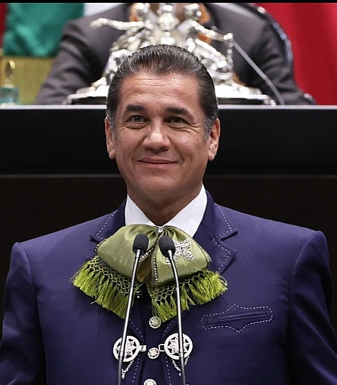 CARLOS PUENTE LE PONE EL OJO A LA RIQUEZA MINERA