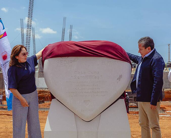 COLOCAN PRIMERA PIEDRA DE LA CASA CUNA “SEMILLITAS” EN GUADALUPE