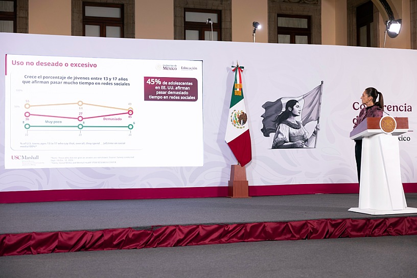 ANUNCIA CLAUDIA SHEINBAUM CONSULTA SOBRE CELULARES EN ESCUELAS DEL PAÍS