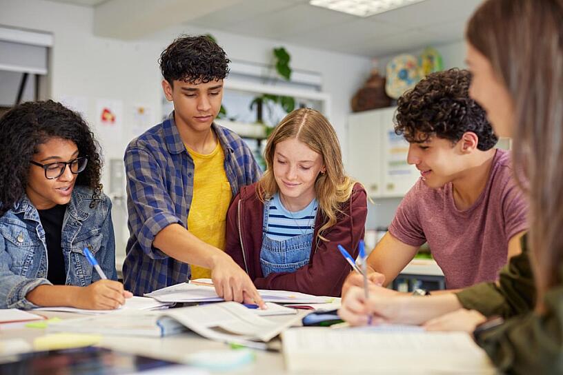 ¿GENERACIÓN DE CRISTAL O GENERACIÓN DEL CAMBIO? LOS ECO-HACKERS QUE SE FORMAN EN LAS AULAS MEXICANAS