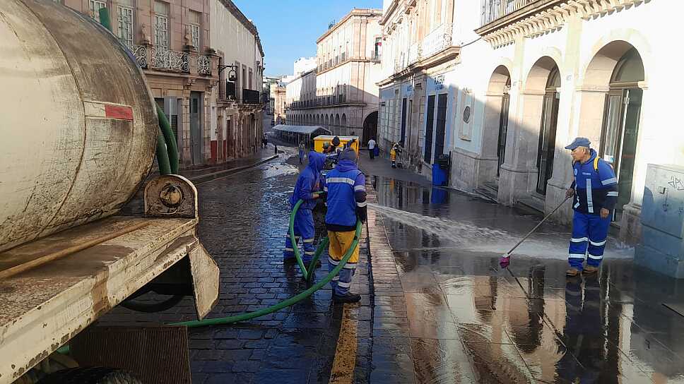 RECONOCE AYUNTAMIENTO LABOR DE PERSONAL DE LIMPIEZA DURANTE FESTIVAL CIUDADES HERMANAS