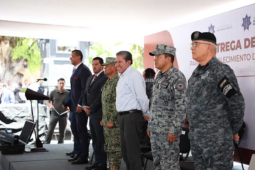 ENTREGA DAVID MONREAL EQUIPO TÁCTICO Y TECNOLÓGICO A FRESNILLO