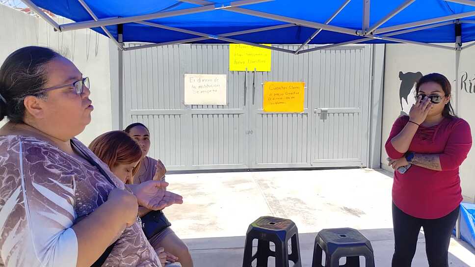 DENUNCIAN PADRES DISCRIMINACIÓN Y TOMAN SECUNDARIA RITA CETINA INDEFINIDAMENTE