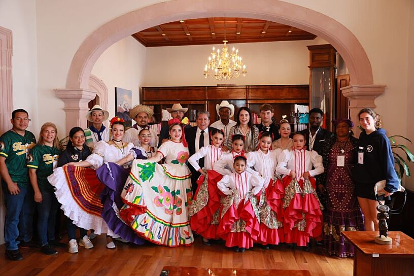 RECIBE GOBERNADOR A PARTICIPANTES DEL FESTIVAL ZACATECAS DEL FOLCLOR