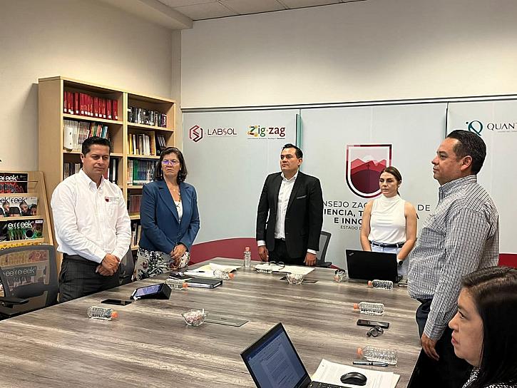 APOYA COZCYT A 817 ESTUDIANTES CON BECAS 
