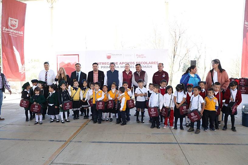 APOYA DAVID MONREAL A NIÑOS DE SAIN ALTO