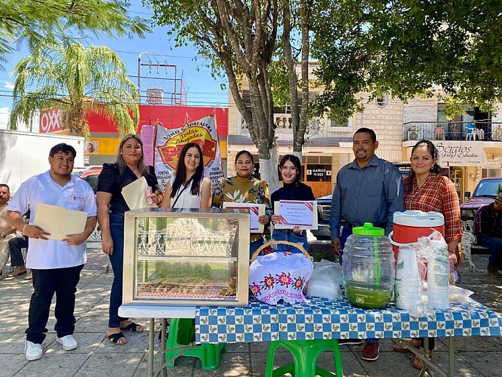 DAN ESPACIO A JÓVENES EMPRENDEDORES EN JUCHIPILA