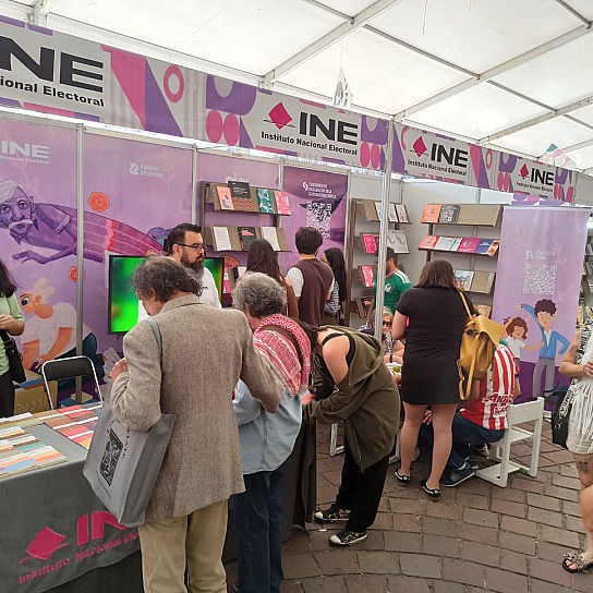 PRESENTE EL INE EN LA FERIA NACIONAL DEL LIBRO DE ZACATECAS
