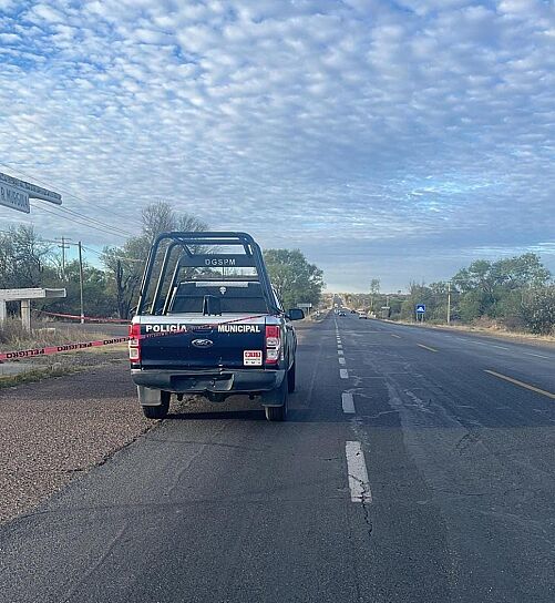 ABANDONAN CADÁVER EN EL ENTRONQUE A LA QUEMADA