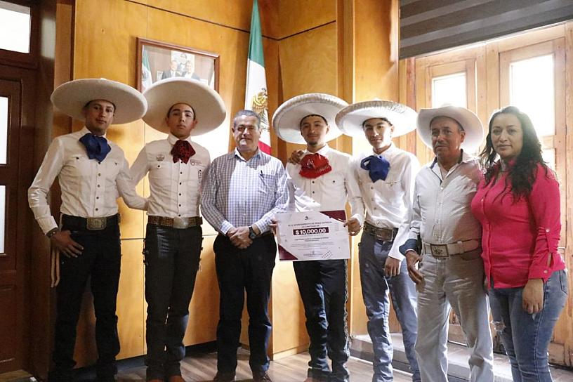  APOYA HUMBERTO SALAZAR A EQUIPO CHARRO JEREZANO