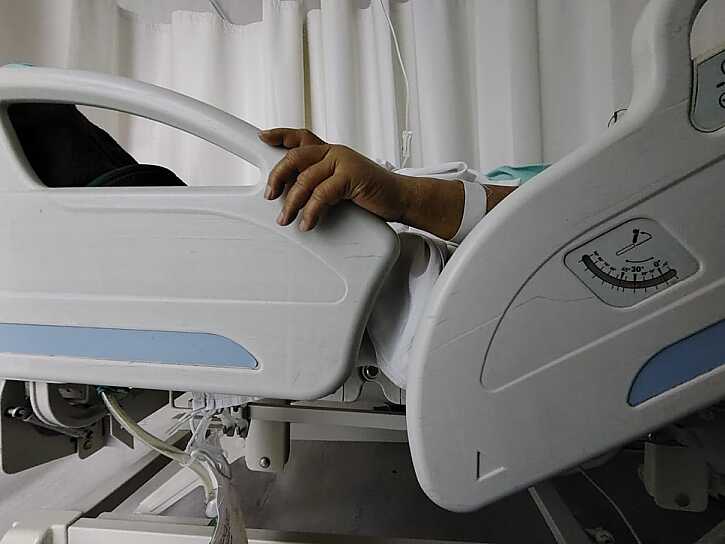 TRAS OCHO DÍAS EN EL HOSPITAL, ADULTA MAYOR REGRESA DE QUIRÓFANO SIN OPERACIÓN