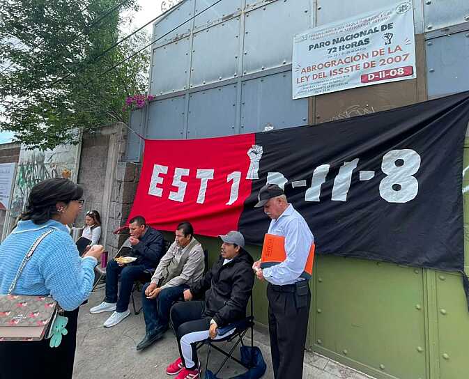 EXIGEN DOCENTES DE LA SECUNDARIA TÉCNICA 1 DIRECTOR Y TRABAJADORA SOCIAL; AMAGAN CON PARO