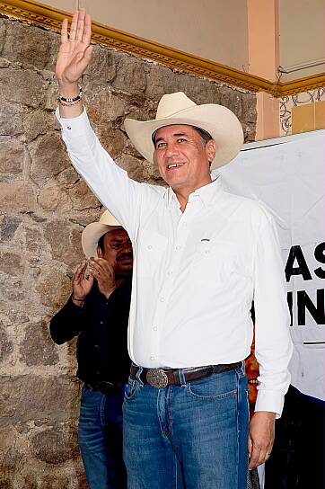 -Sigo con la mano arriba para la gubernatura