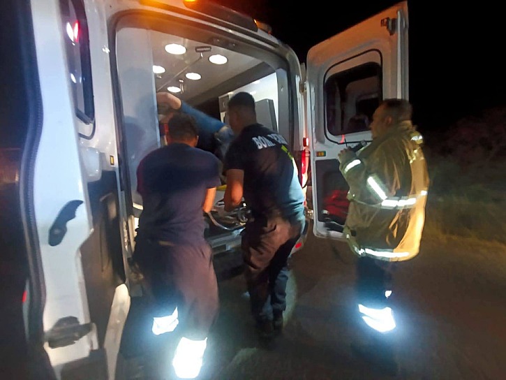 DEJA VOLCADURA TRES LESIONADOS EN RÍO GRANDE