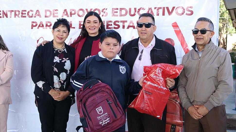 ENTREGAN ÚTILES ESCOLARES EN FRESNILLO Y GUADALUPE