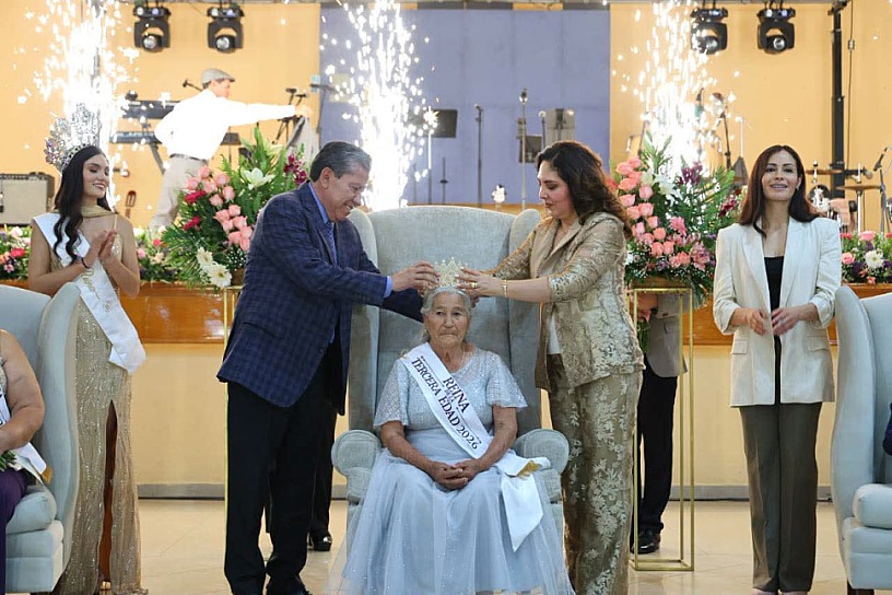 CORONA DAVID MONREAL A MARÍA AUXILIO COMO REINA ESTATAL