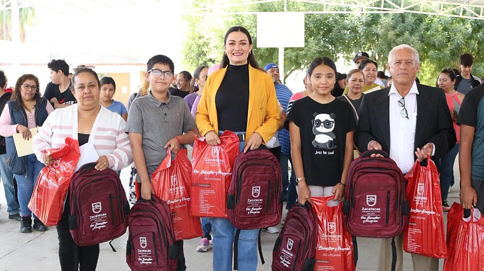DISTRIBUYE GOBIERNO DE ZACATECAS ÚTILES Y MOCHILAS A ESTUDIANTES