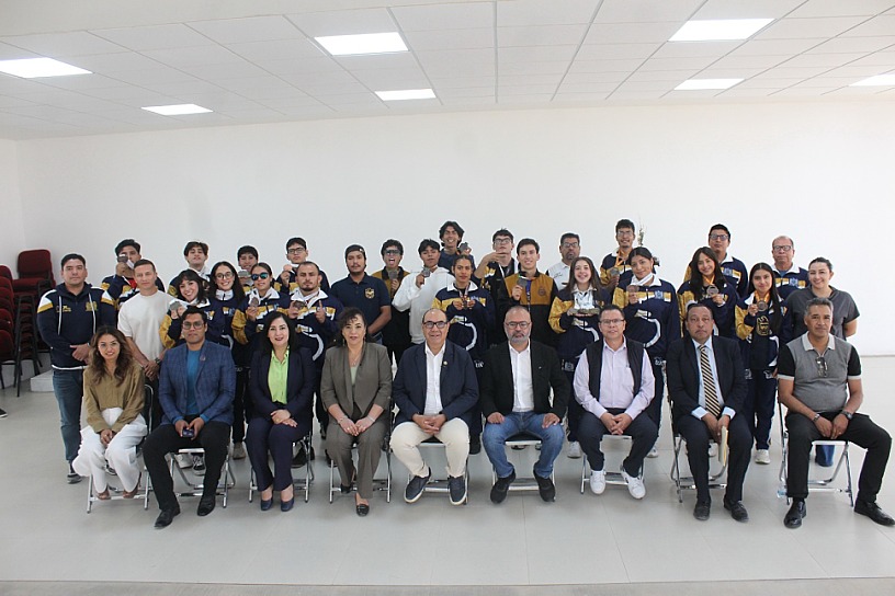 RECONOCE UAZ A ATLETAS POR CONSEGUIR 25 MEDALLAS EN ANUIES