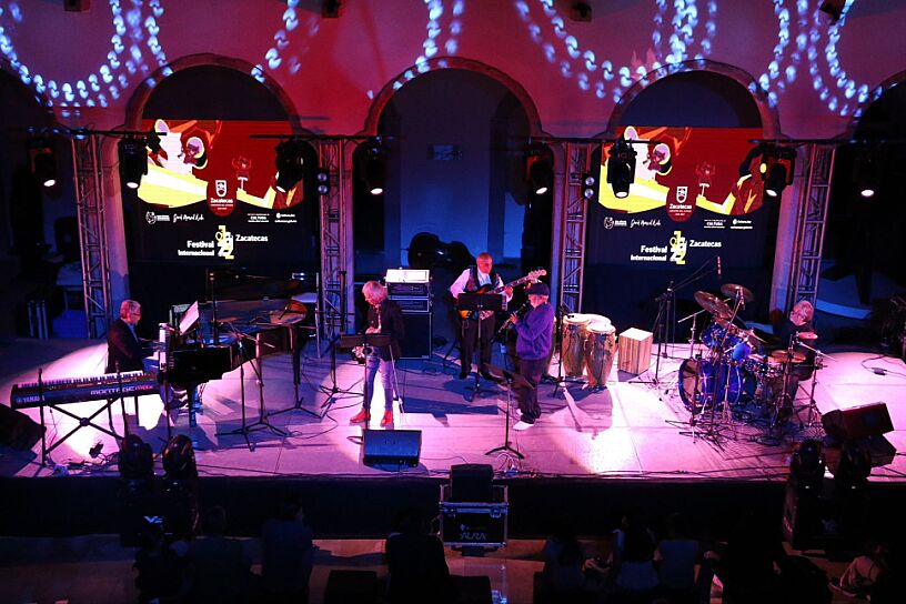 CIERRA FESTIVAL INTERNACIONAL DE JAZZ Y BLUES CON OSMANY PAREDES