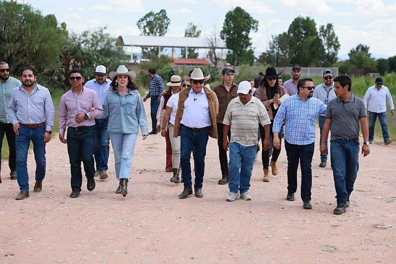 CONSTRUYE DAVID MONREAL ESPACIOS HABITACIONALES EN PUEBLA DEL PALMAR