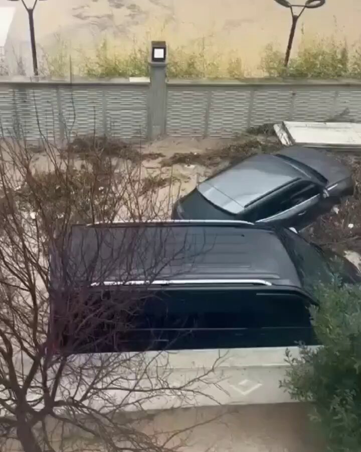 SORPRENDEN INUNDACIONES A ZONA TURÍSTICA DE TURQUÍA; KUŞADASI BAJO EL AGUA