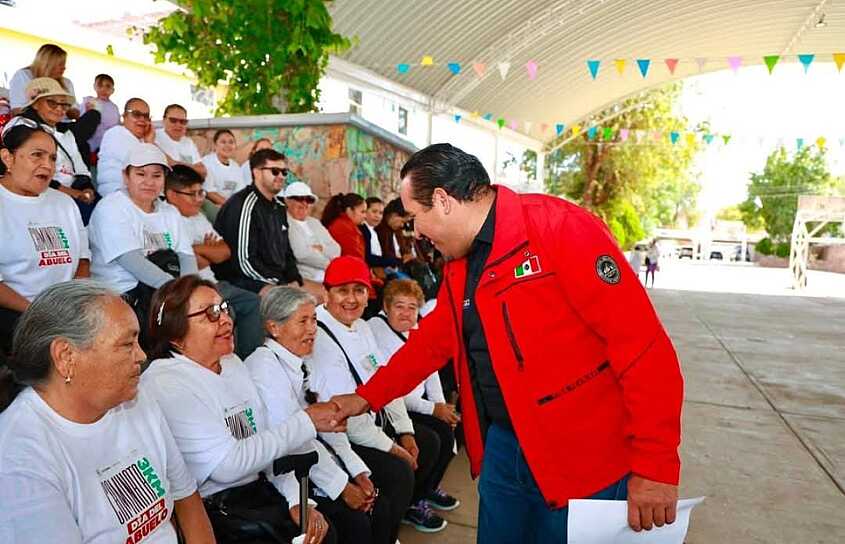 REALIZA AYUNTAMIENTO CAMINATA PARA CELEBRAR A ADULTOS MAYORES EN CALERA