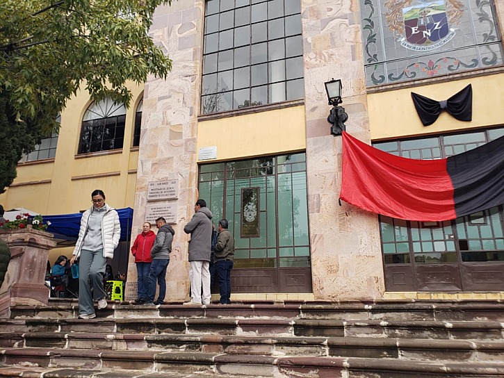 MANTIENEN MAESTROS PARO Y DEJAN A 600 NORMALISTAS SIN CLASES