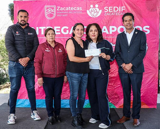 Apoya SEDIF proyectos productivos a familias de Pinos 