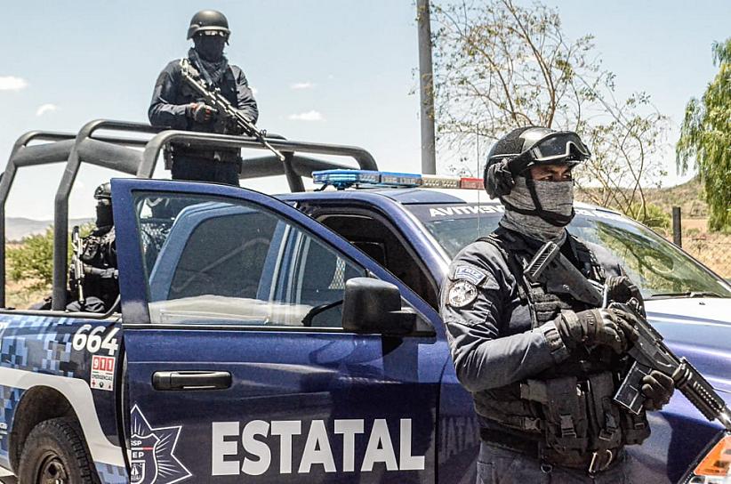 APREHENDEN A 2 MASCULINOS POR PORTACIÓN DE ARMA