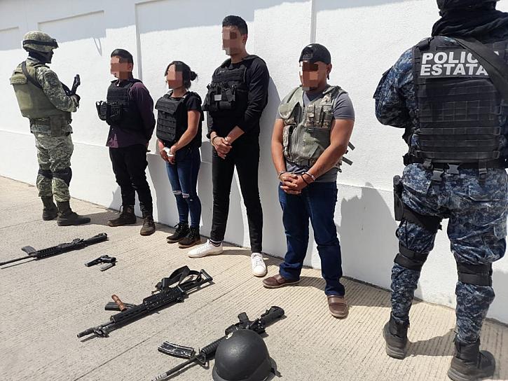 APREHENDEN A 4 PERSONAS EN POSESIÓN DE ARMAS 