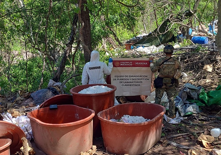 DESTRUYE MARINA LABORATORIO CON DOS TONELADAS DE DROGA EN SINALOA