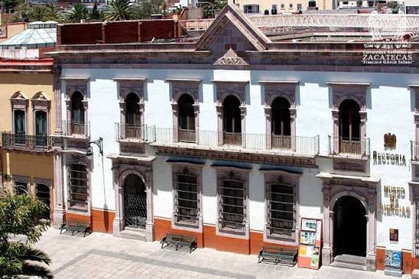 CUESTIONA COLECTIVO ROJO CONTRATACIONES Y MANEJO FINANCIERO DE LA UAZ