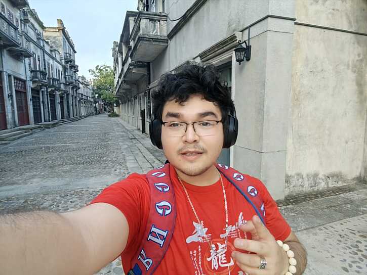 OBTIENE DIEGO MARTÍNEZ ESTANCIA ANUAL PARA ESTUDIAR CHINO EN CHINA