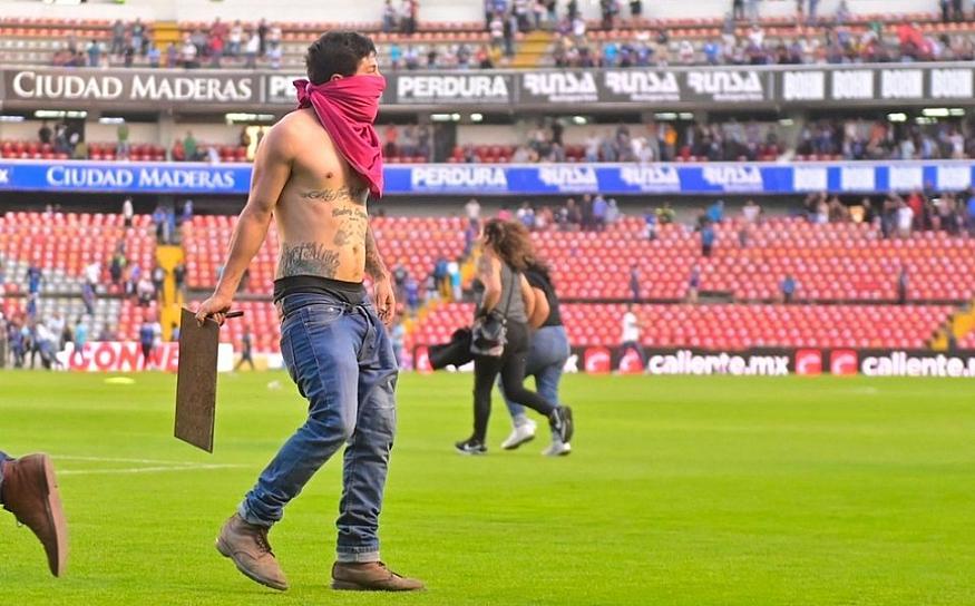 APREHENDEN A FUNCIONARIOS POR RIÑA EN LA CORREGIDORA