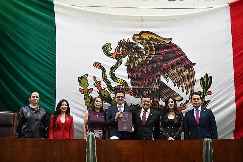 ENTREGA RODRIGO REYES QUINTO INFORME DE DAVID MONREAL A LEGISLATURA