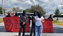 BLOQUEAN NORMALISTAS EL BULEVAR METROPOLITANO Y COMPLICAN LA CIRCULACIÓN EN ZACATECAS