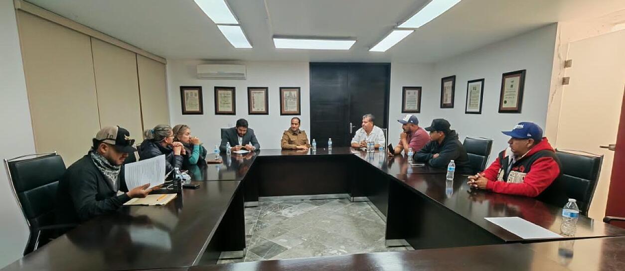 ENCABEZA PEPE SALDÍVAR DIÁLOGO CON AGRUPACIÓN DEL BORDO Y ACUERDAN APOYOS