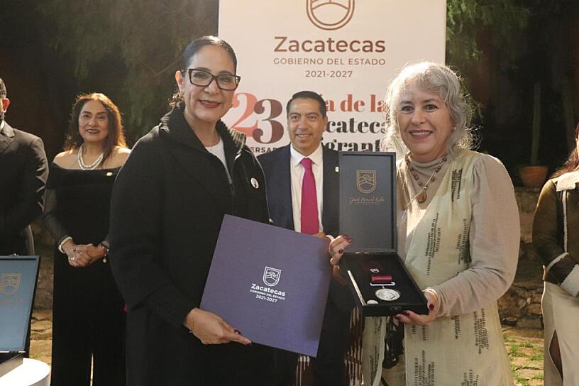 ENTREGAN RECONOCIMIENTO “ADALID CANTERA Y PLATA 2026” A DOS ZACATECANAS MIGRANTES