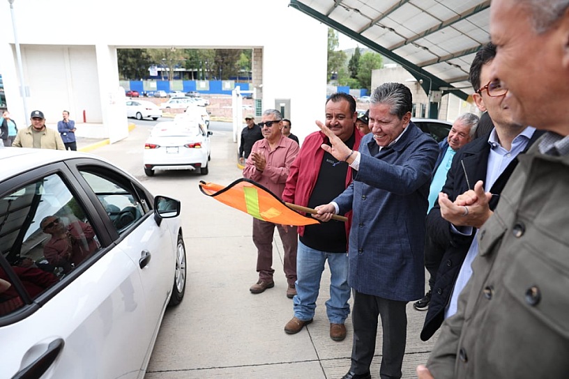 ENTREGA DAVID MONREAL SUBSIDIOS PARA RENOVAR TAXIS EN ZACATECAS