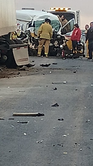 DEJA ACCIDENTE UNA PERSONA LESIONADA DE GRAVEDAD Y CUANTIOSOS DAÑOS MATERIALES EN RÍO GRANDE