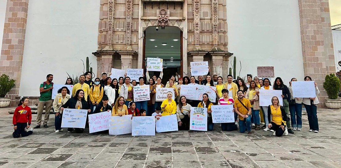 MARCHAN UNIVERSITARIOS Y ORGANIZACIONES POR PREVENCIÓN DEL SUICIDIO Y SALUD MENTAL