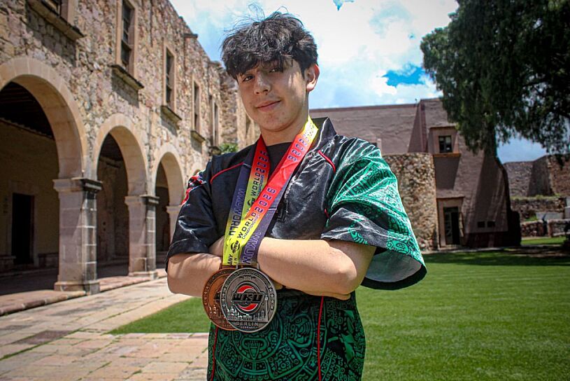 CONQUISTA LUIS ENRIQUE MEDALLAS EN MUNDIAL DE KARATE EN BERLÍN
