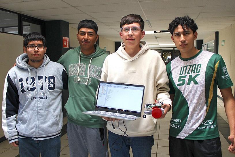 Aprenden estudiantes de Utzac programación de robots autónomos