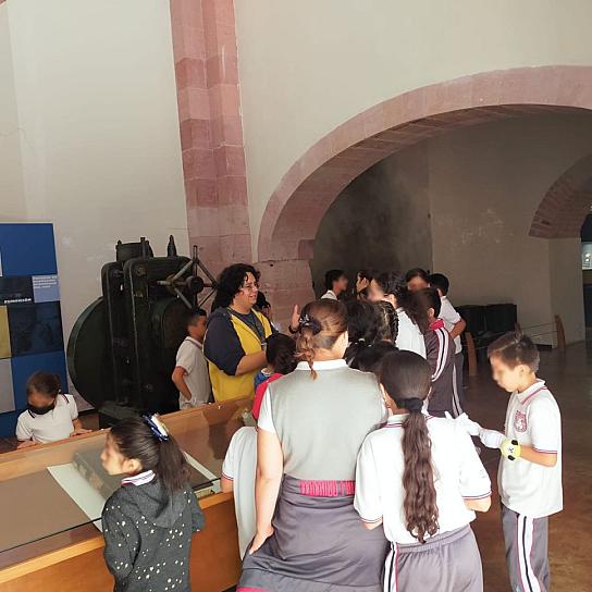 APRENDEN PEQUEÑOS SOBRE LA HISTORIA DE MONEDAS Y BILLETES 